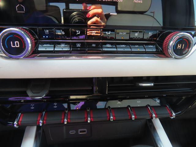 2023 GMC Canyon 4WD Crew Cab Short Box AT4X