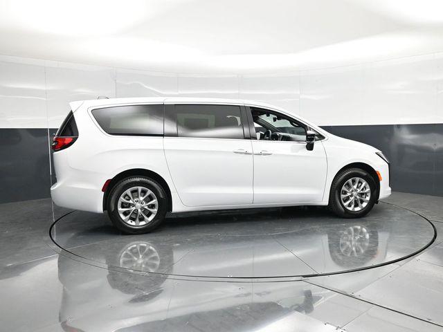 2027 Chrysler Pacifica PACIFICA SELECT AWD