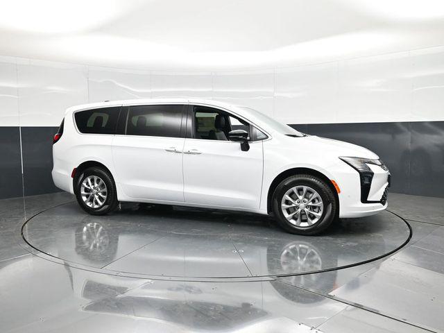 2027 Chrysler Pacifica PACIFICA SELECT AWD