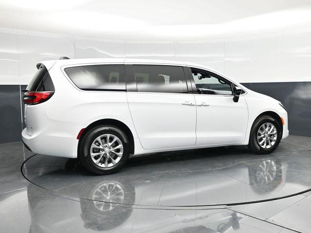 2027 Chrysler Pacifica PACIFICA SELECT AWD