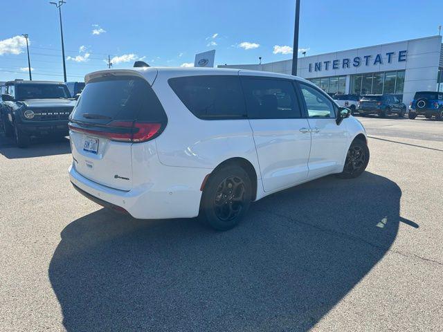 2024 Chrysler Pacifica Hybrid S Appearance Pkg