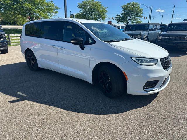 2024 Chrysler Pacifica Hybrid S Appearance Pkg