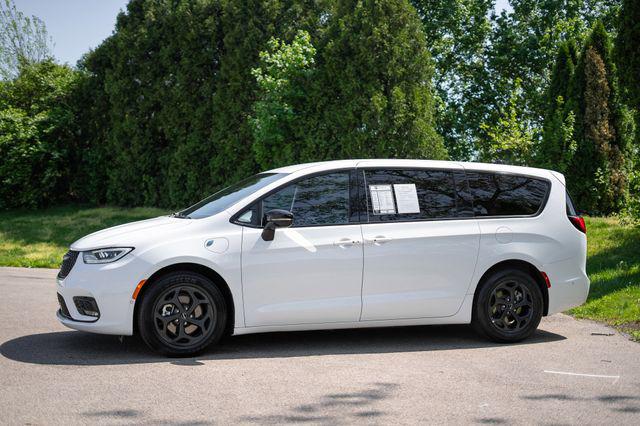 2024 Chrysler Pacifica Hybrid S Appearance Pkg