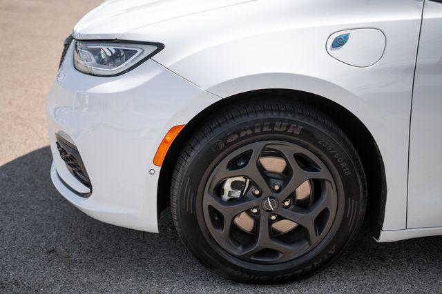 2024 Chrysler Pacifica Hybrid S Appearance Pkg