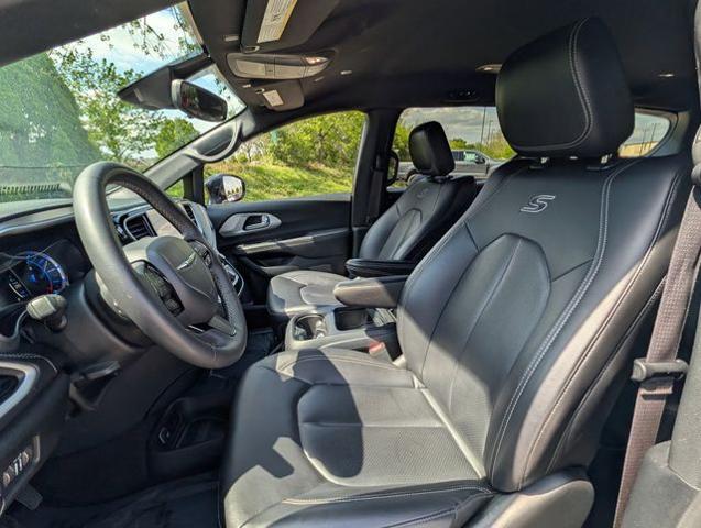 2024 Chrysler Pacifica Hybrid S Appearance Pkg