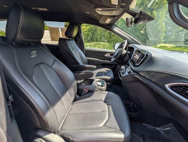 2024 Chrysler Pacifica Hybrid S Appearance Pkg