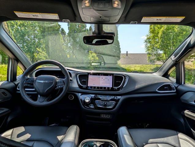 2024 Chrysler Pacifica Hybrid S Appearance Pkg