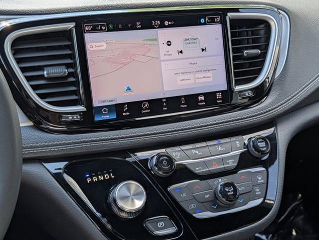 2024 Chrysler Pacifica Hybrid S Appearance Pkg
