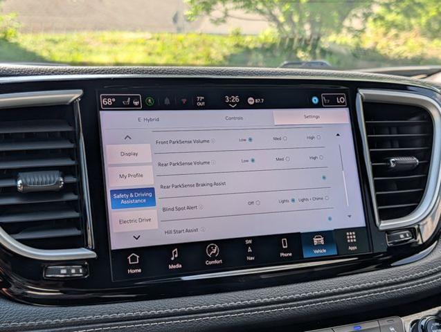 2024 Chrysler Pacifica Hybrid S Appearance Pkg