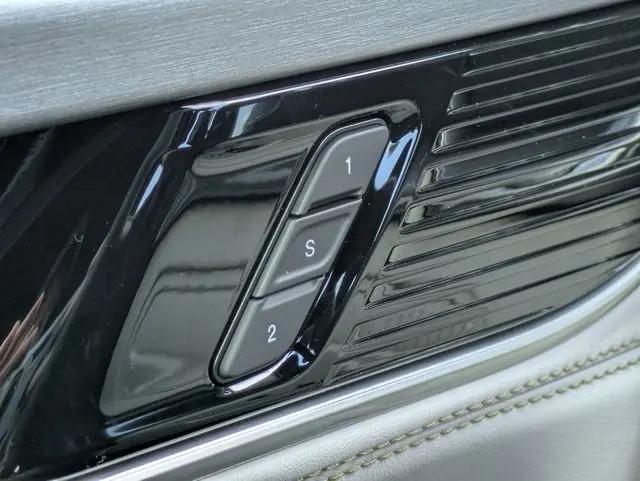 2026 Jeep Grand Wagoneer 4x2