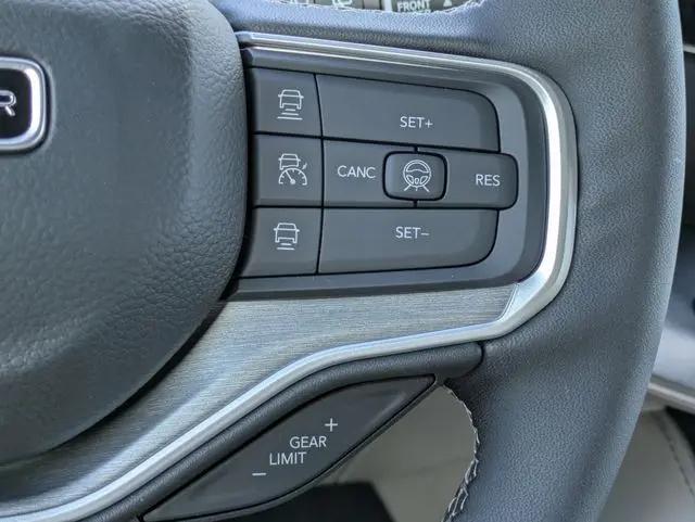 2026 Jeep Grand Wagoneer 4x2