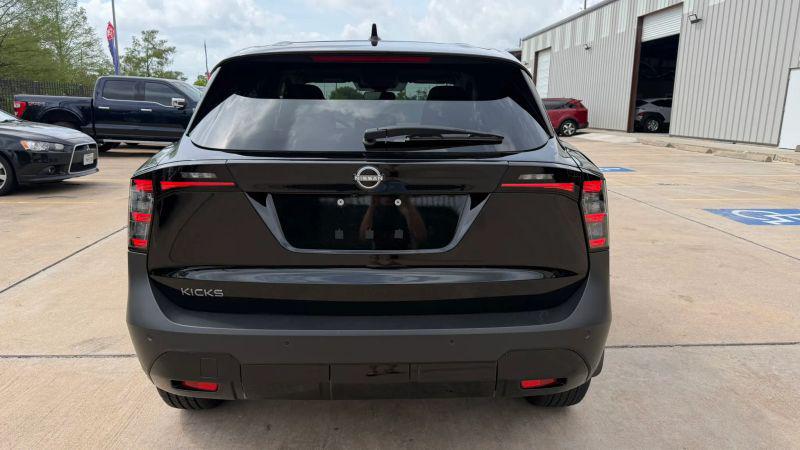 2025 Nissan Kicks SV FWD