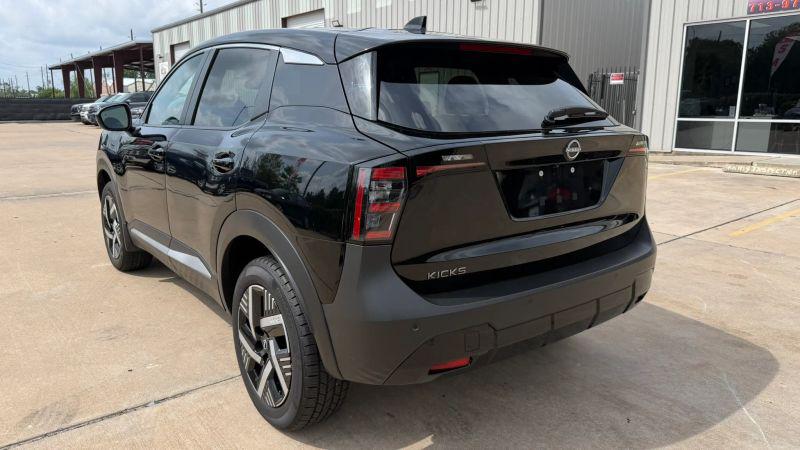 2025 Nissan Kicks SV FWD