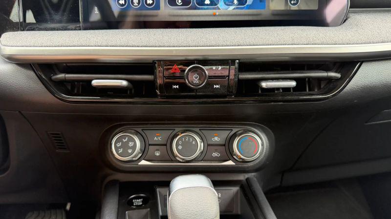 2025 Nissan Kicks SV FWD