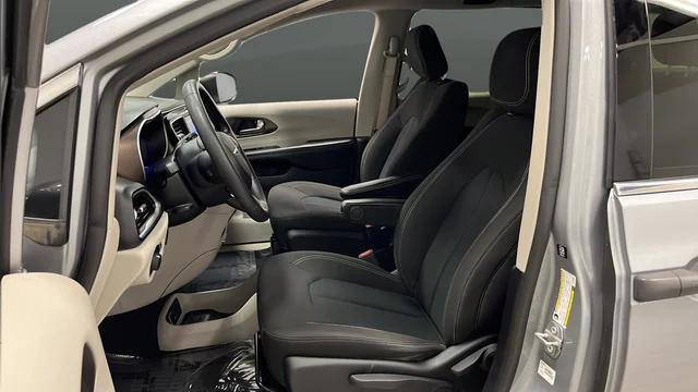 2020 Chrysler Voyager L
