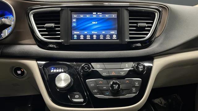 2020 Chrysler Voyager L