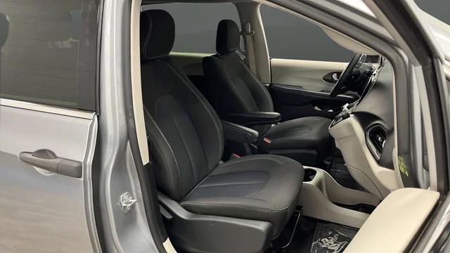 2020 Chrysler Voyager L