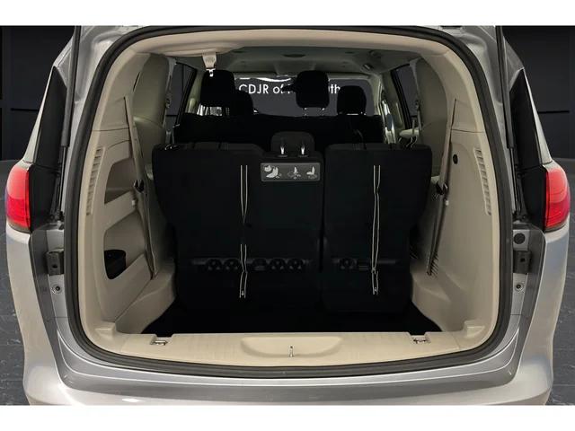 2020 Chrysler Voyager L