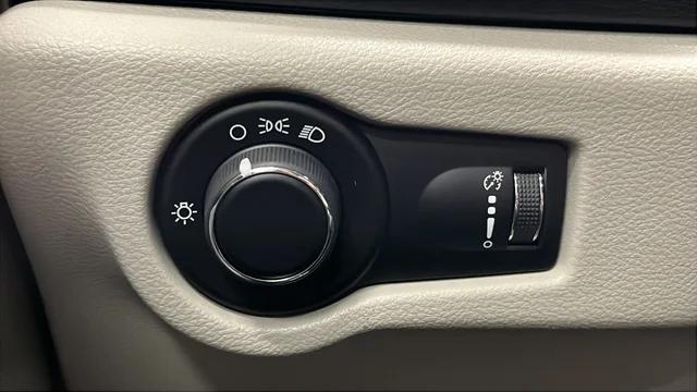 2020 Chrysler Voyager L