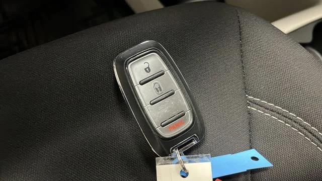 2020 Chrysler Voyager L