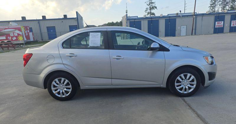 2013 Chevrolet Sonic LS Manual