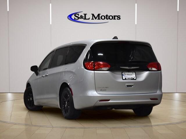 2023 Chrysler Voyager LX