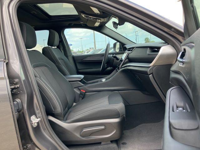 2025 Jeep Grand Cherokee Laredo X 4x2