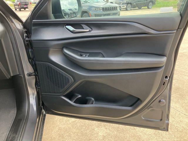 2025 Jeep Grand Cherokee Laredo X 4x2