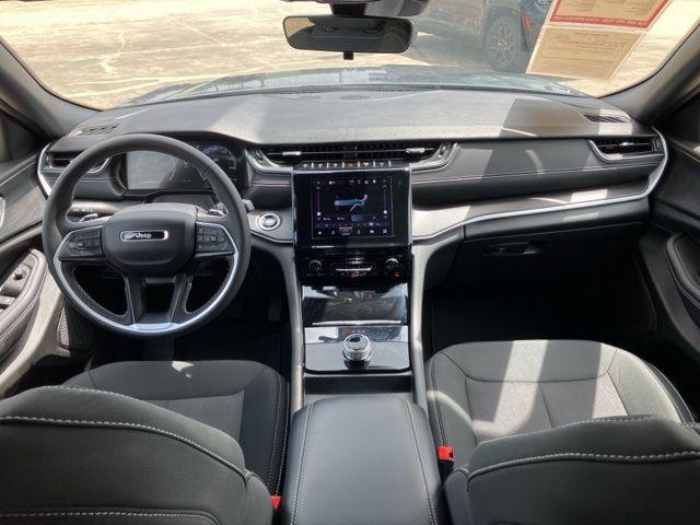 2025 Jeep Grand Cherokee Laredo X 4x2