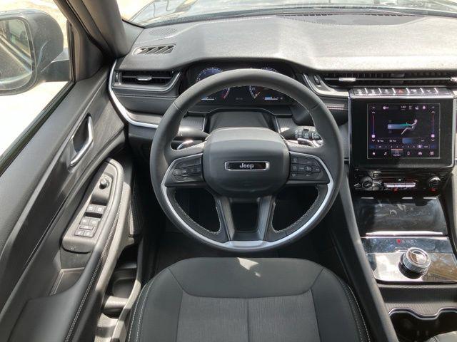 2025 Jeep Grand Cherokee Laredo X 4x2