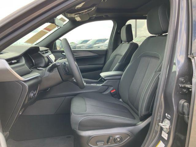 2025 Jeep Grand Cherokee Laredo X 4x2