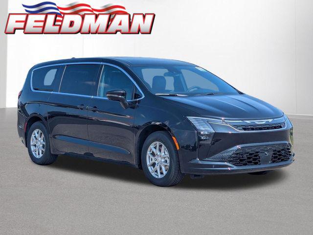 2027 Chrysler Pacifica Select for sale in Woodhaven, MI