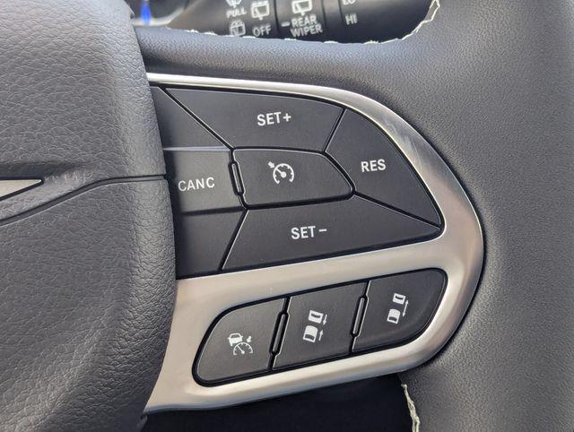 2027 Chrysler Pacifica Select AWD