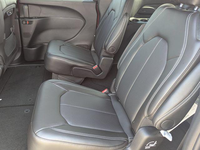 2027 Chrysler Pacifica Select AWD