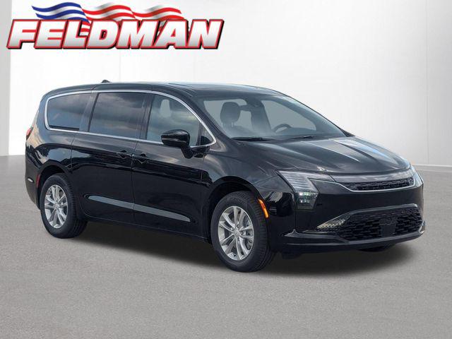 2027 Chrysler Pacifica Select for sale in Woodhaven, MI