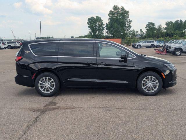 2027 Chrysler Pacifica Select AWD