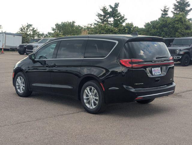 2027 Chrysler Pacifica Select AWD