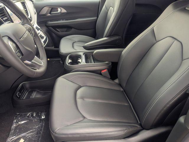2027 Chrysler Pacifica Select AWD