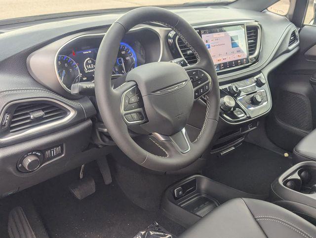 2027 Chrysler Pacifica Select AWD