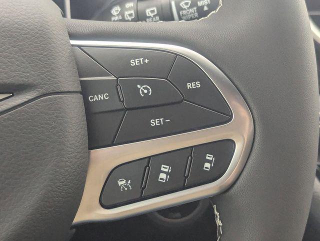 2027 Chrysler Pacifica Select AWD