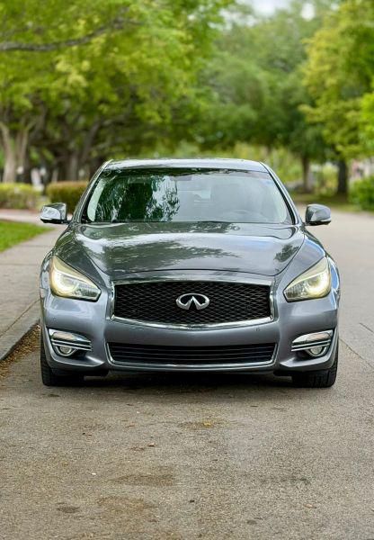2016 INFINITI Q70 3.7