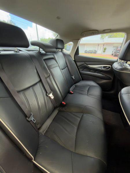 2016 INFINITI Q70 3.7
