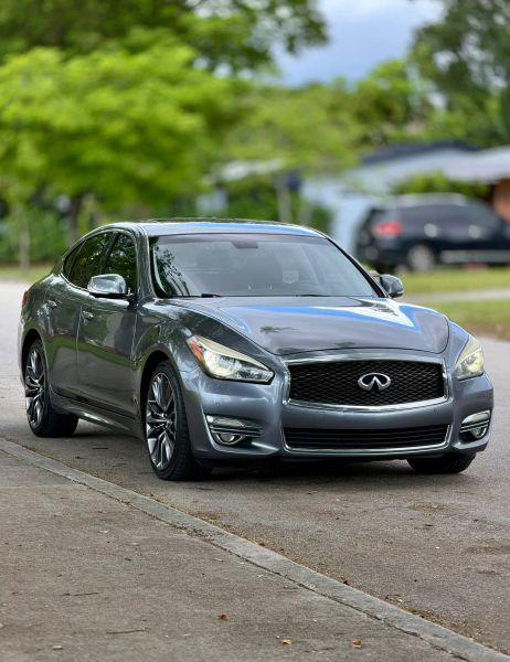 2016 INFINITI Q70 3.7