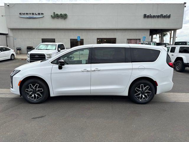 2027 Chrysler Pacifica Limited