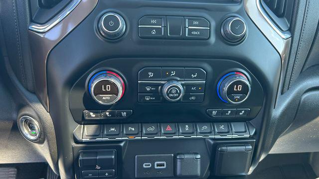 2022 Chevrolet Silverado 1500 4WD Crew Cab Short Bed High Country