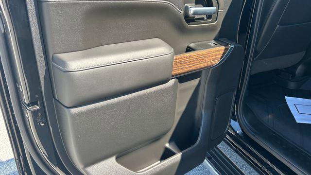 2022 Chevrolet Silverado 1500 4WD Crew Cab Short Bed High Country
