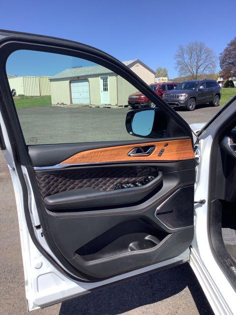 2025 Jeep Grand Cherokee L Summit Reserve 4x4