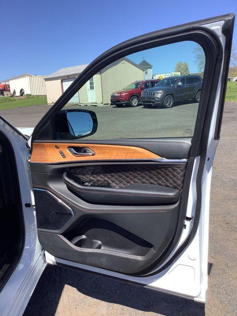 2025 Jeep Grand Cherokee L Summit Reserve 4x4