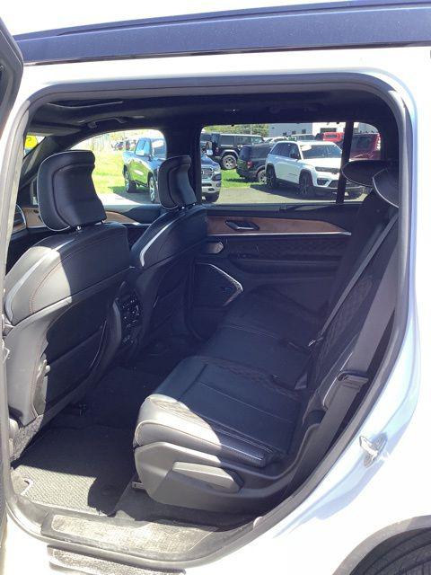2025 Jeep Grand Cherokee L Summit Reserve 4x4