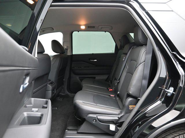 2025 Nissan Pathfinder SL 4WD